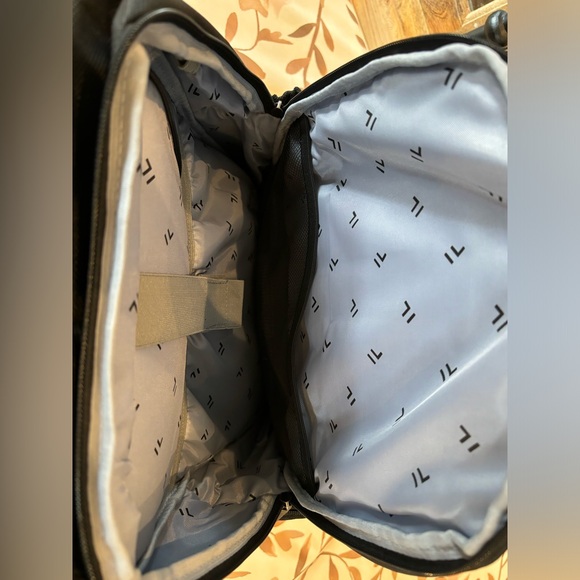 Fly Dad Stylish Men’s Diaper Bag - Picture 5 of 6